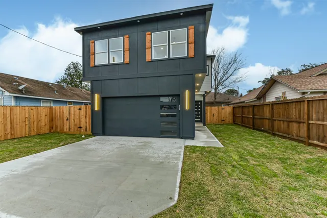$460,000 | 613 Melbourne Street, Houston, TX 77022