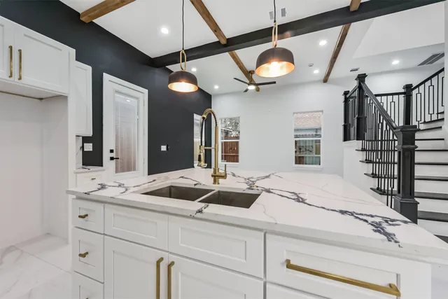 $460,000 | 613 Melbourne Street, Houston, TX 77022