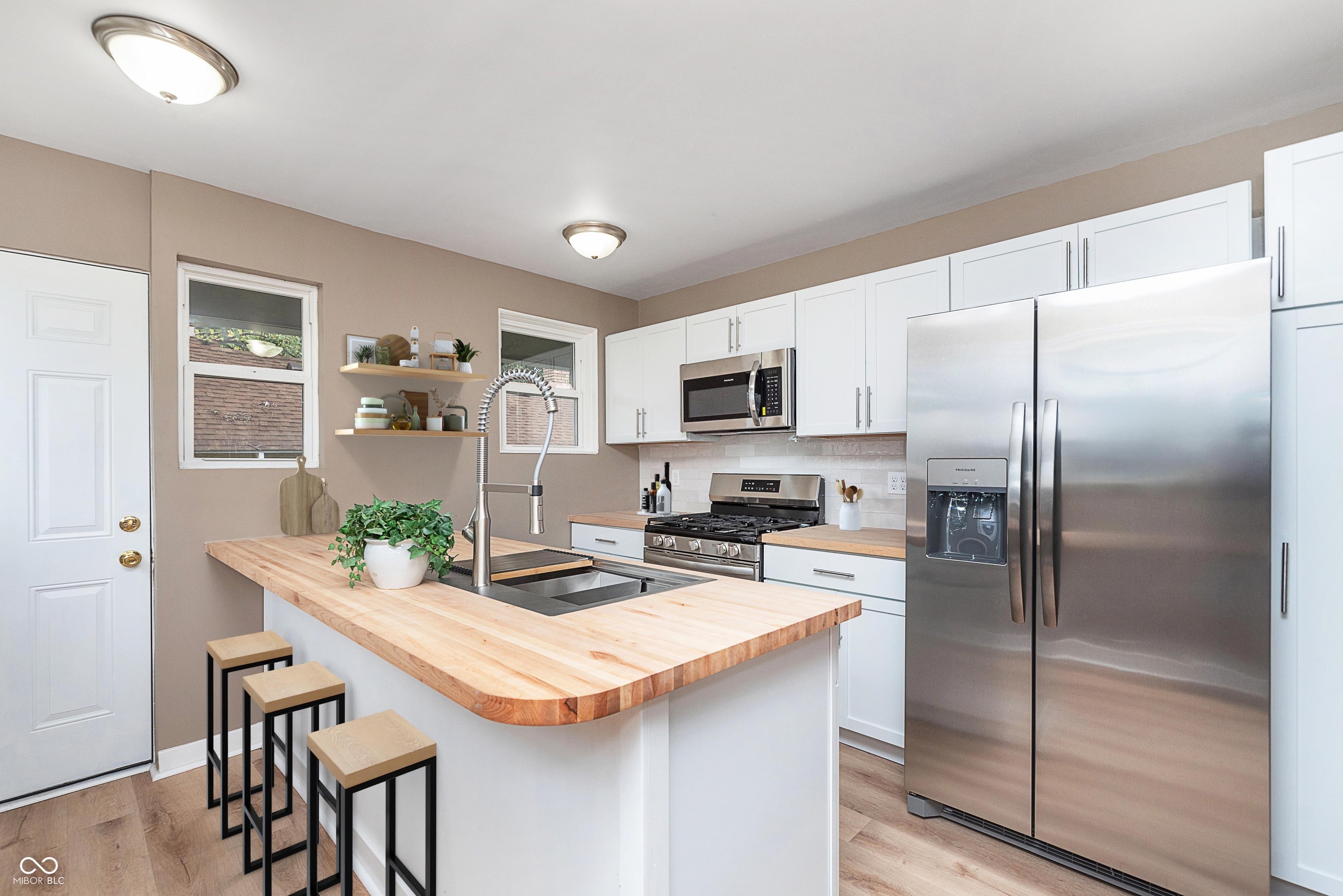 5074 East Walnut Street Indianapolis, IN 46201 - Photo 4 of 17