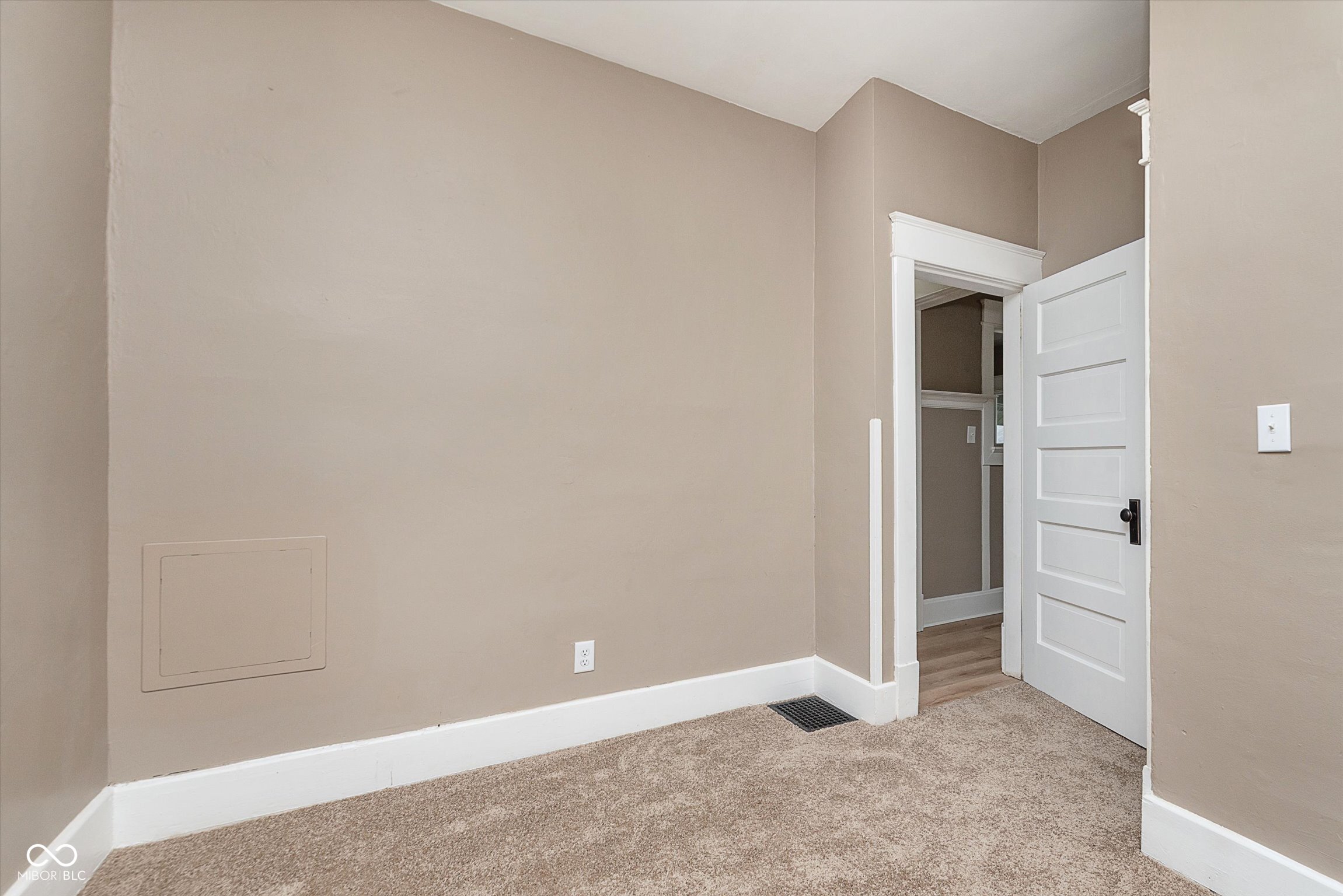 5074 East Walnut Street Indianapolis, IN 46201 - Photo 8 of 17