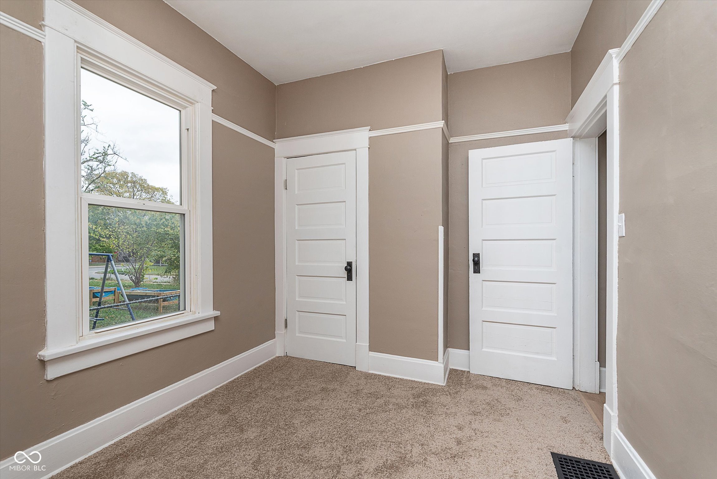 5074 East Walnut Street Indianapolis, IN 46201 - Photo 10 of 17