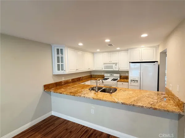 $2,850 | 184 Tangelo, Irvine, CA 92618