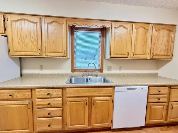 $267,000 | 828 West Birch Avenue, Fergus Falls, MN 56537