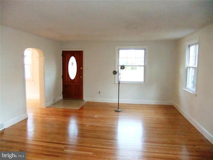 127 Rose Lane Springfield, PA 19064 - Photo 4 of 23 Gallery Image 4