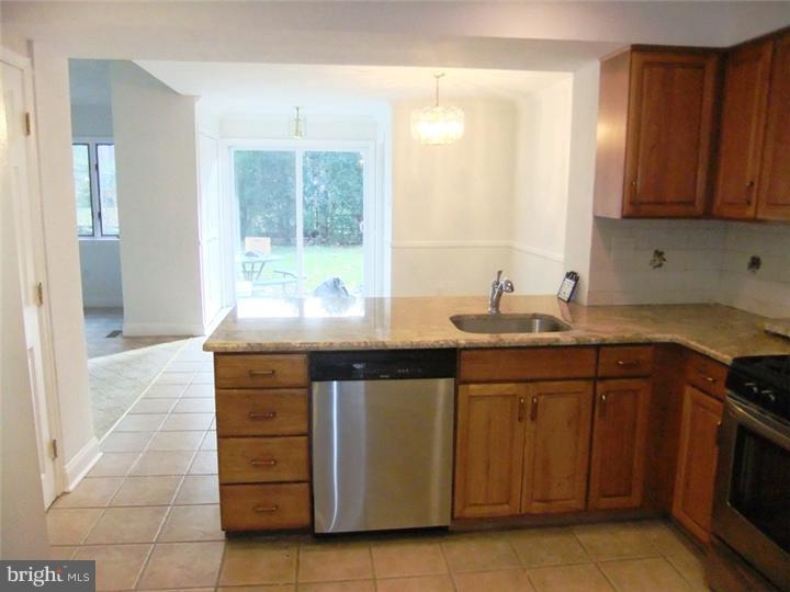 127 Rose Lane Springfield, PA 19064 - Photo 8 of 23 Gallery Image 8