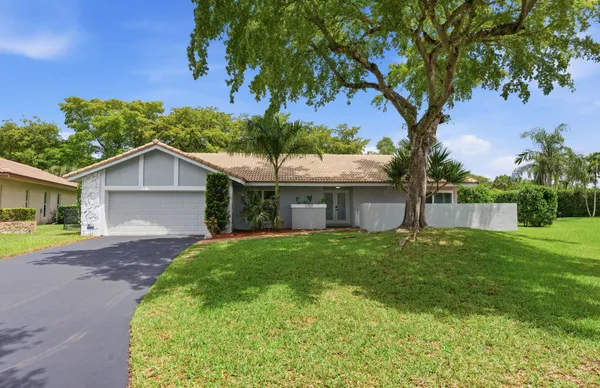 $860,000 | 1537 Northwest 108th Way, Coral Springs, FL 33071