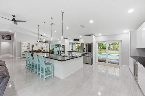 $860,000 | 1537 Northwest 108th Way, Coral Springs, FL 33071