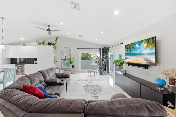 $860,000 | 1537 Northwest 108th Way, Coral Springs, FL 33071