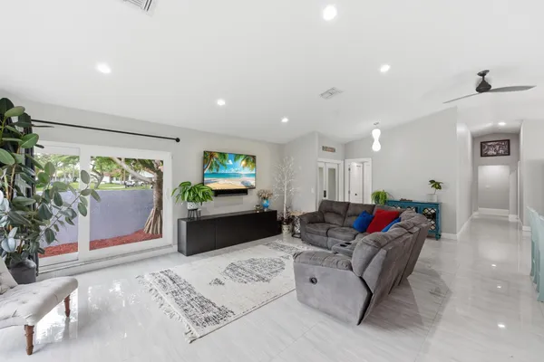 $860,000 | 1537 Northwest 108th Way, Coral Springs, FL 33071