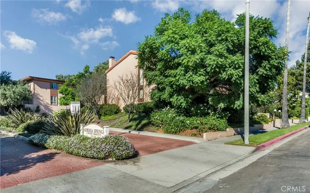 a view of a pathway both side of building