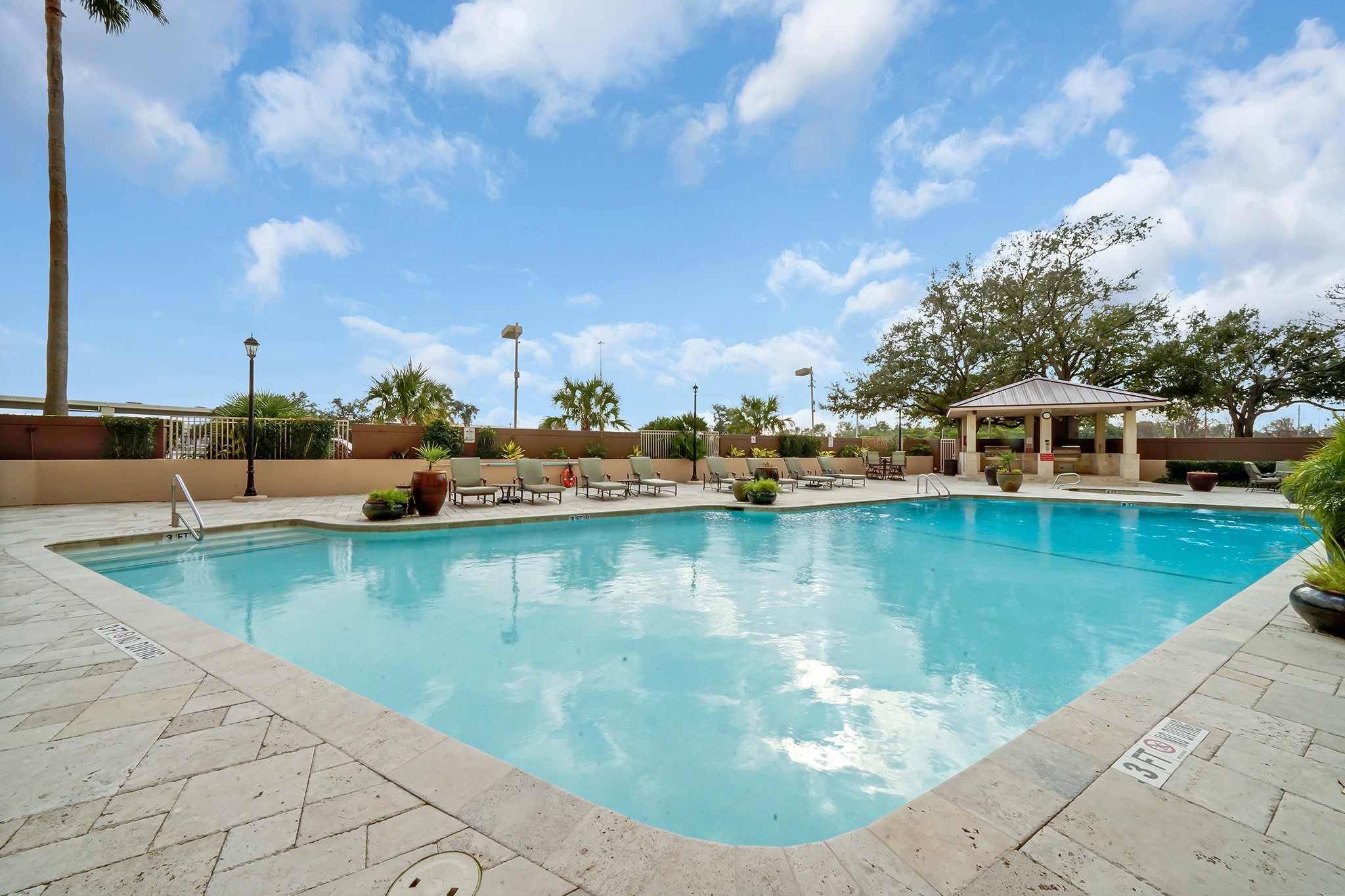 3525 Sage Road, Unit 813 Houston, TX 77056 - Photo 10 of 20 a view of a swimming pool with an outdoor seating