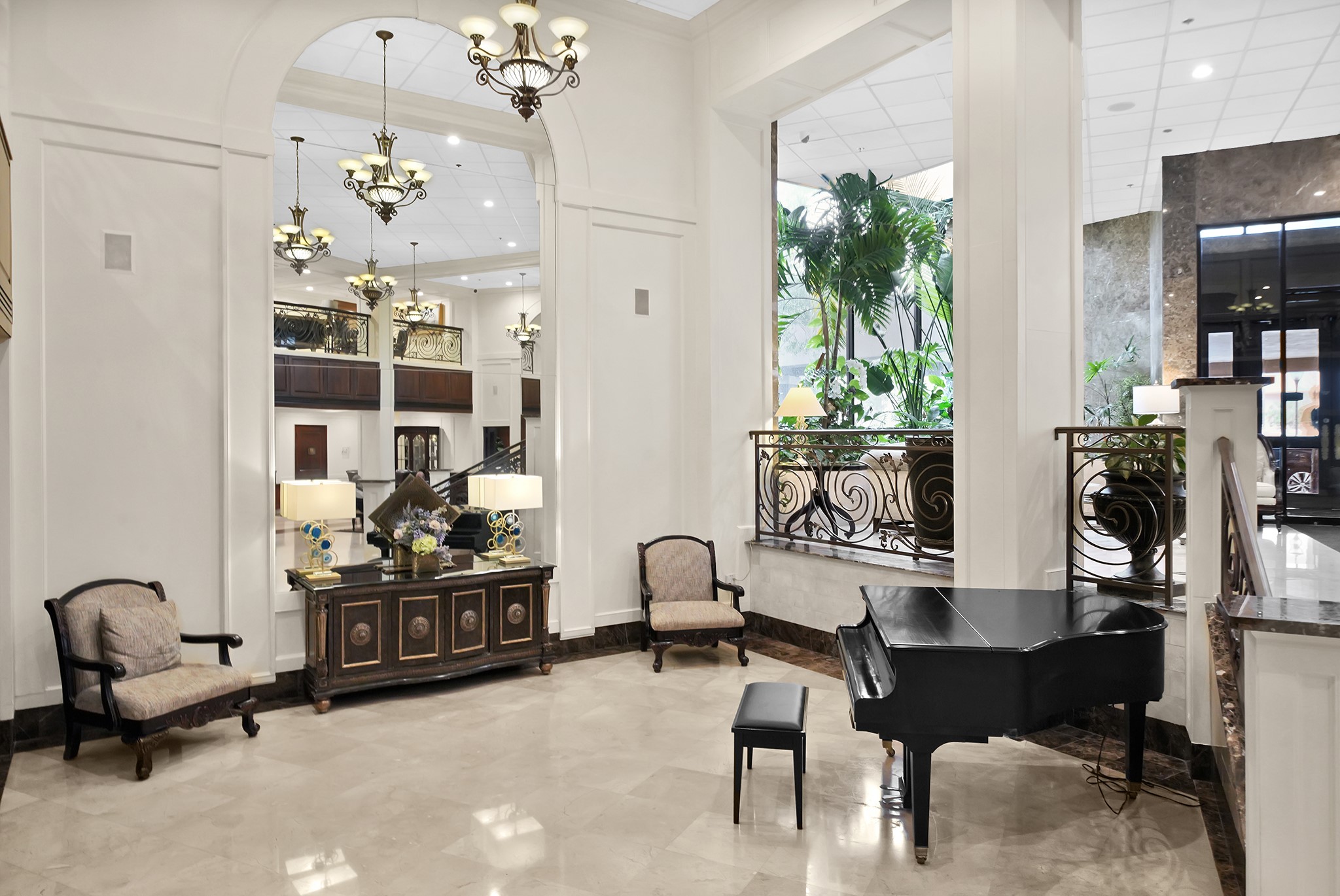 3525 Sage Road, Unit 813 Houston, TX 77056 - Photo 8 of 20 a living room with furniture and a chandelier