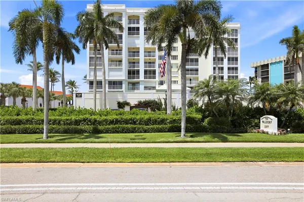$2,590,000 | 3377 Gulf Shore Boulevard North, Unit 6B, Naples, FL 34103