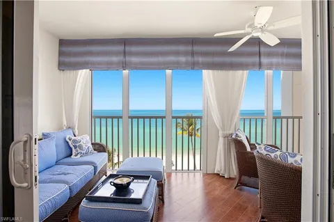 $2,590,000 | 3377 Gulf Shore Boulevard North, Unit 6B, Naples, FL 34103