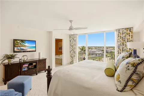 $2,590,000 | 3377 Gulf Shore Boulevard North, Unit 6B, Naples, FL 34103