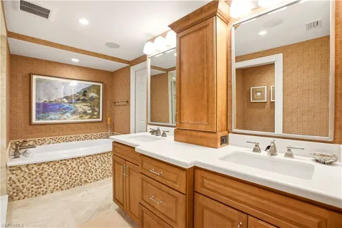 $2,590,000 | 3377 Gulf Shore Boulevard North, Unit 6B, Naples, FL 34103