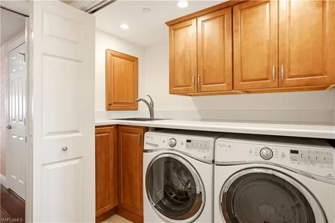 $2,590,000 | 3377 Gulf Shore Boulevard North, Unit 6B, Naples, FL 34103