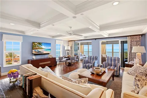 $2,590,000 | 3377 Gulf Shore Boulevard North, Unit 6B, Naples, FL 34103