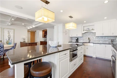 $2,590,000 | 3377 Gulf Shore Boulevard North, Unit 6B, Naples, FL 34103