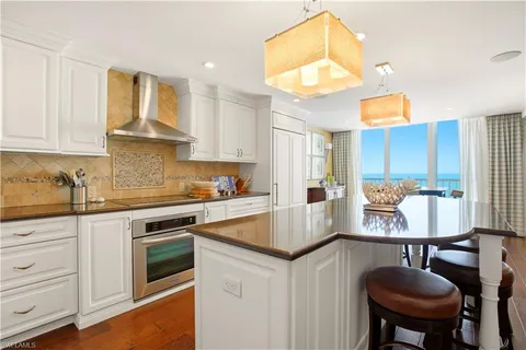 $2,590,000 | 3377 Gulf Shore Boulevard North, Unit 6B, Naples, FL 34103