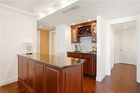 $2,590,000 | 3377 Gulf Shore Boulevard North, Unit 6B, Naples, FL 34103