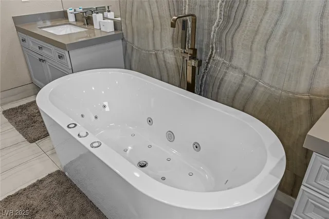 $2,699,000 | 1901 Newport Bay Drive, Las Vegas, NV 89117