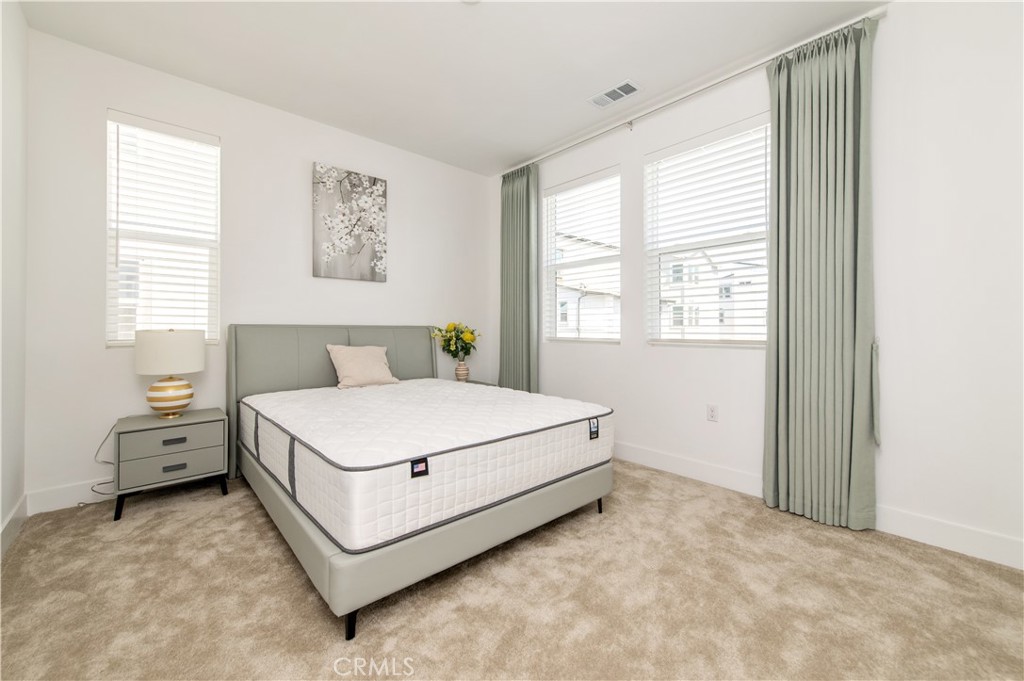 243 Yerba Irvine, CA 92618 - Photo 16 of 37