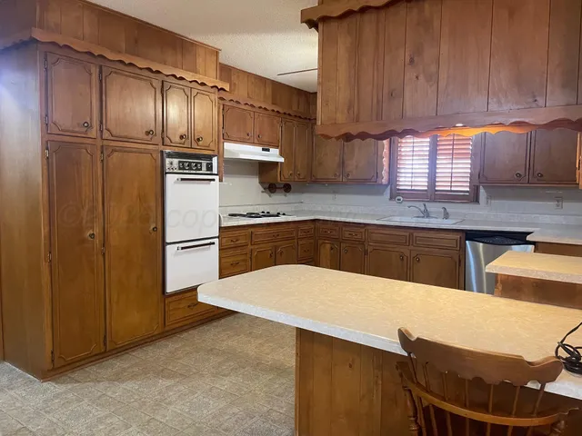 $210,000 | 1000 West Pine Street, Dimmitt, TX 79027