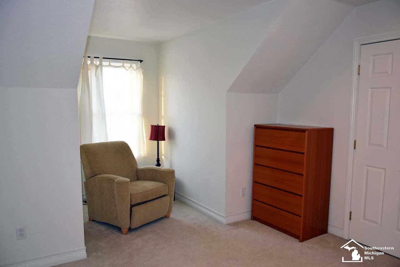 102 Raisin Circle Dundee, MI 48131 - Photo 12 of 25 Sitting Area