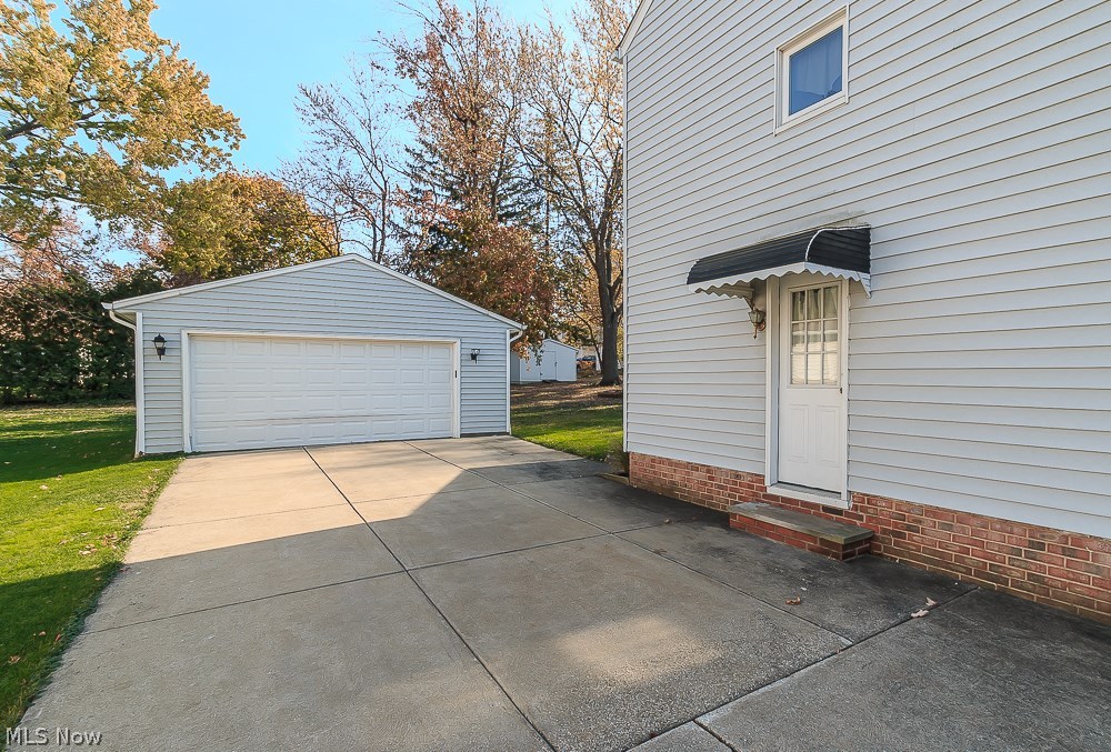 1555 Edgefield Road Lyndhurst, OH 44124 - Photo 23 of 25