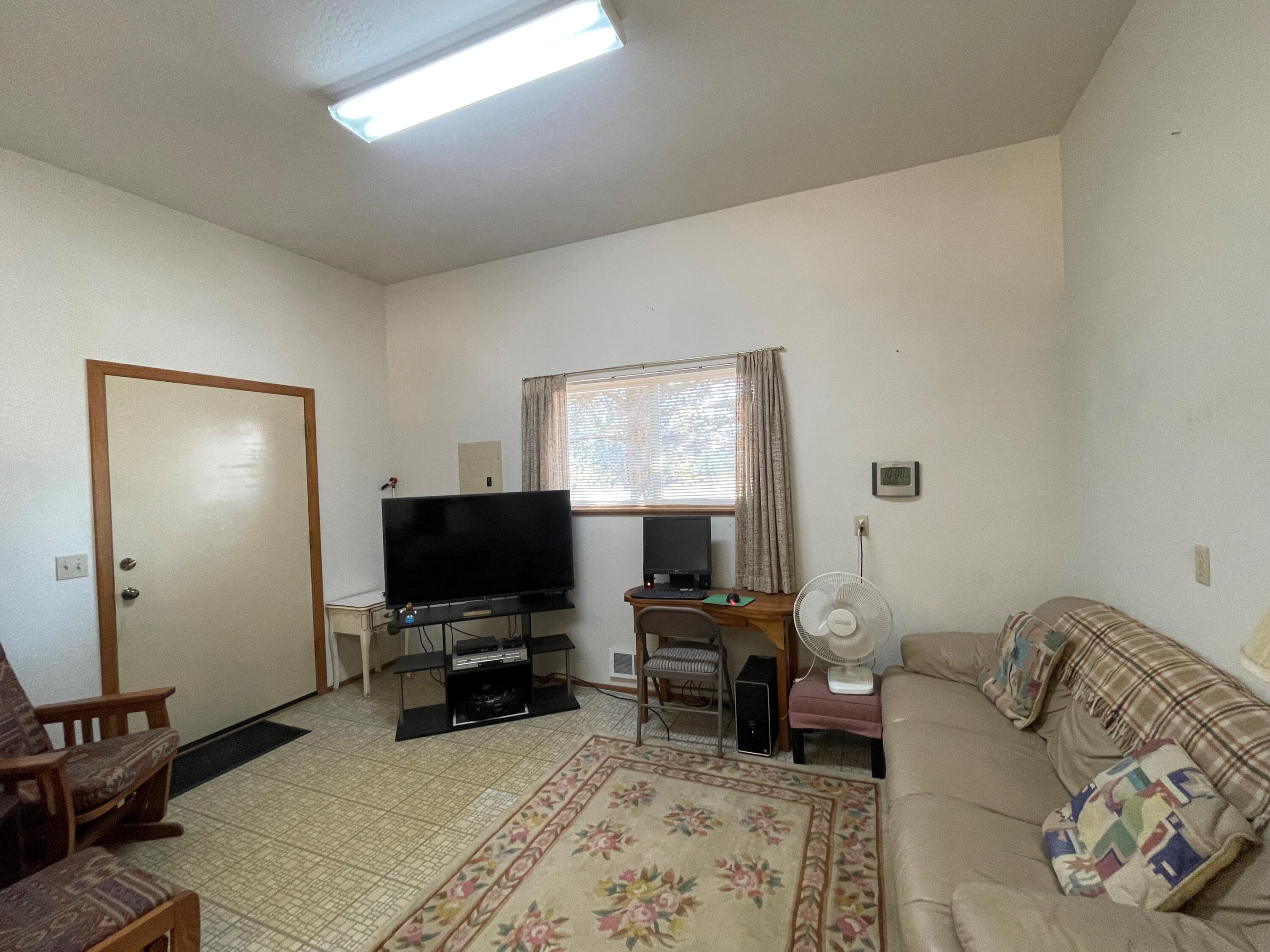 19761 Buck Canyon Road Bend, OR 97702 - Photo 28 of 33 Workshop/Hobby Room