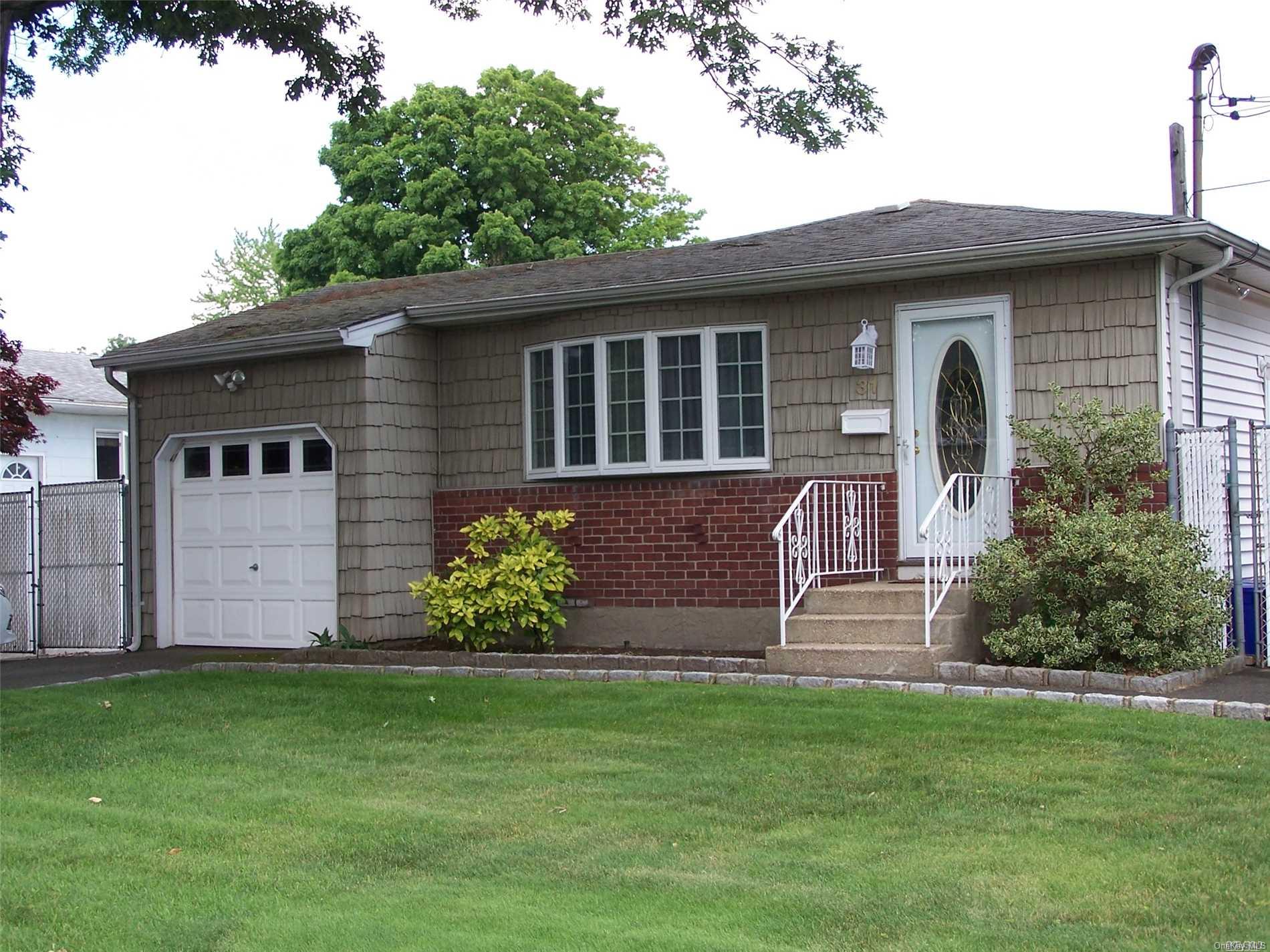31 Colonial Road West Babylon, NY 11704 - Photo 1 of 1 Gallery Image 1