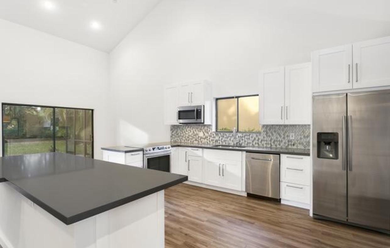 759 St Albans Drive Boca Raton, FL 33486 - Photo 4 of 25 FF584592-B015-4876-8BDD-CF102A65616A