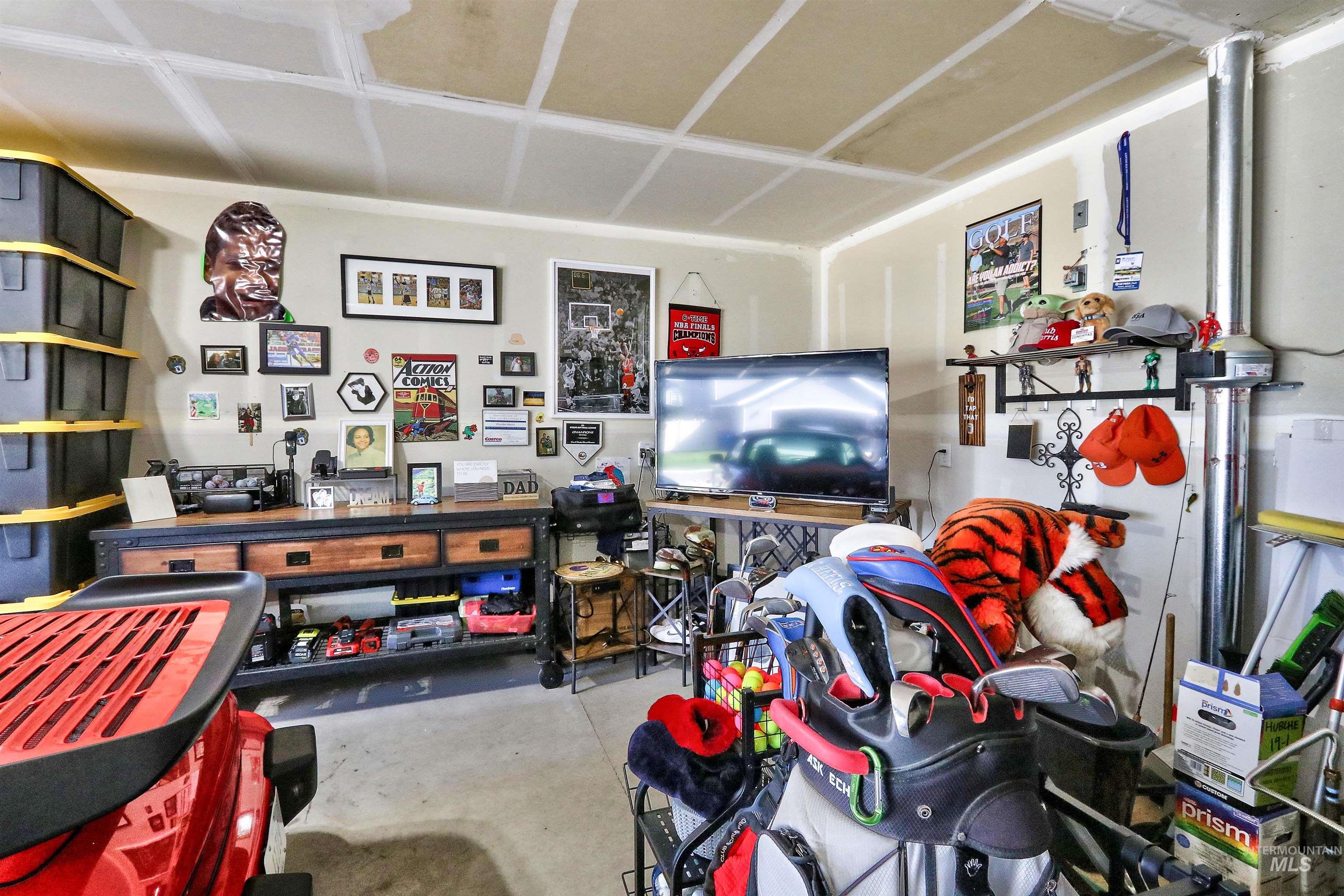 7698 South Seabreeze Way Boise, ID 83709 - Photo 15 of 16 Living area with concrete floors