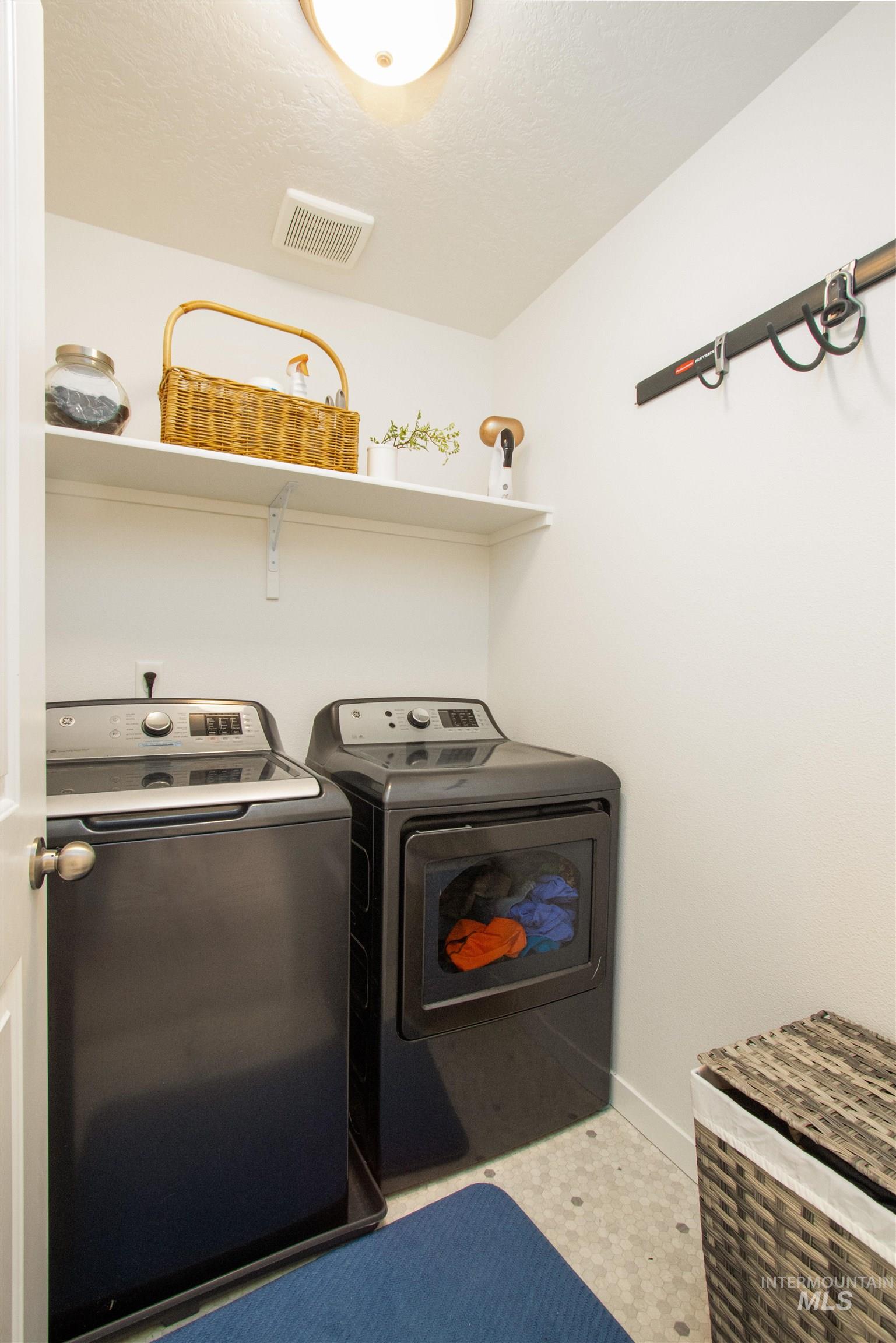 7698 South Seabreeze Way Boise, ID 83709 - Photo 9 of 16 Washroom with washing machine and dryer and a textured ceiling