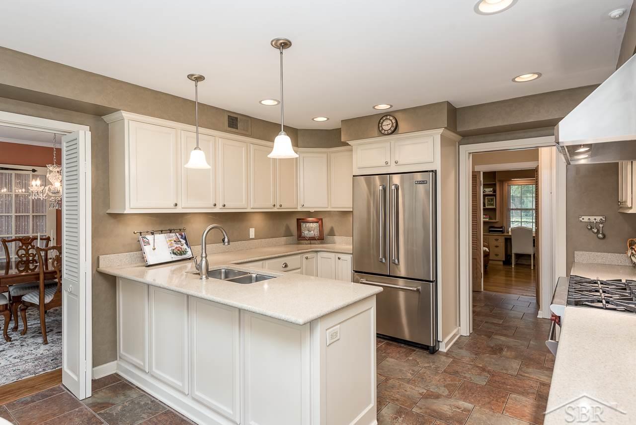 16 Edgewood Road Saginaw, MI 48602 - Photo 2 of 30 31359474-1.JPG