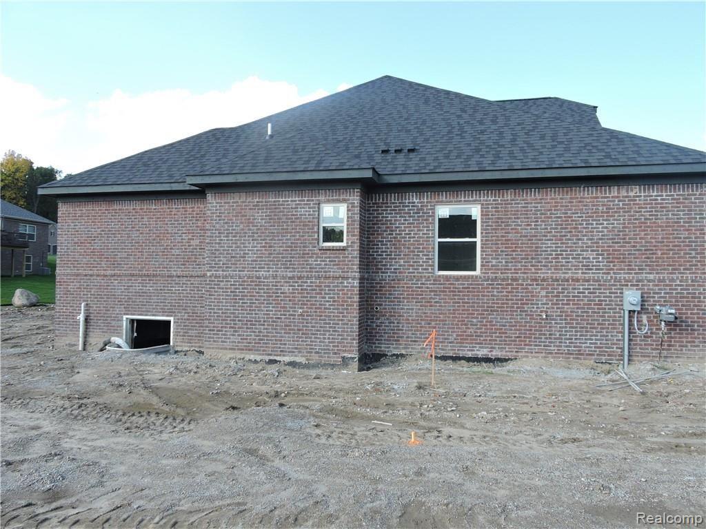 5481 Woodfall Road Clarkston, MI 48348 - Photo 3 of 37