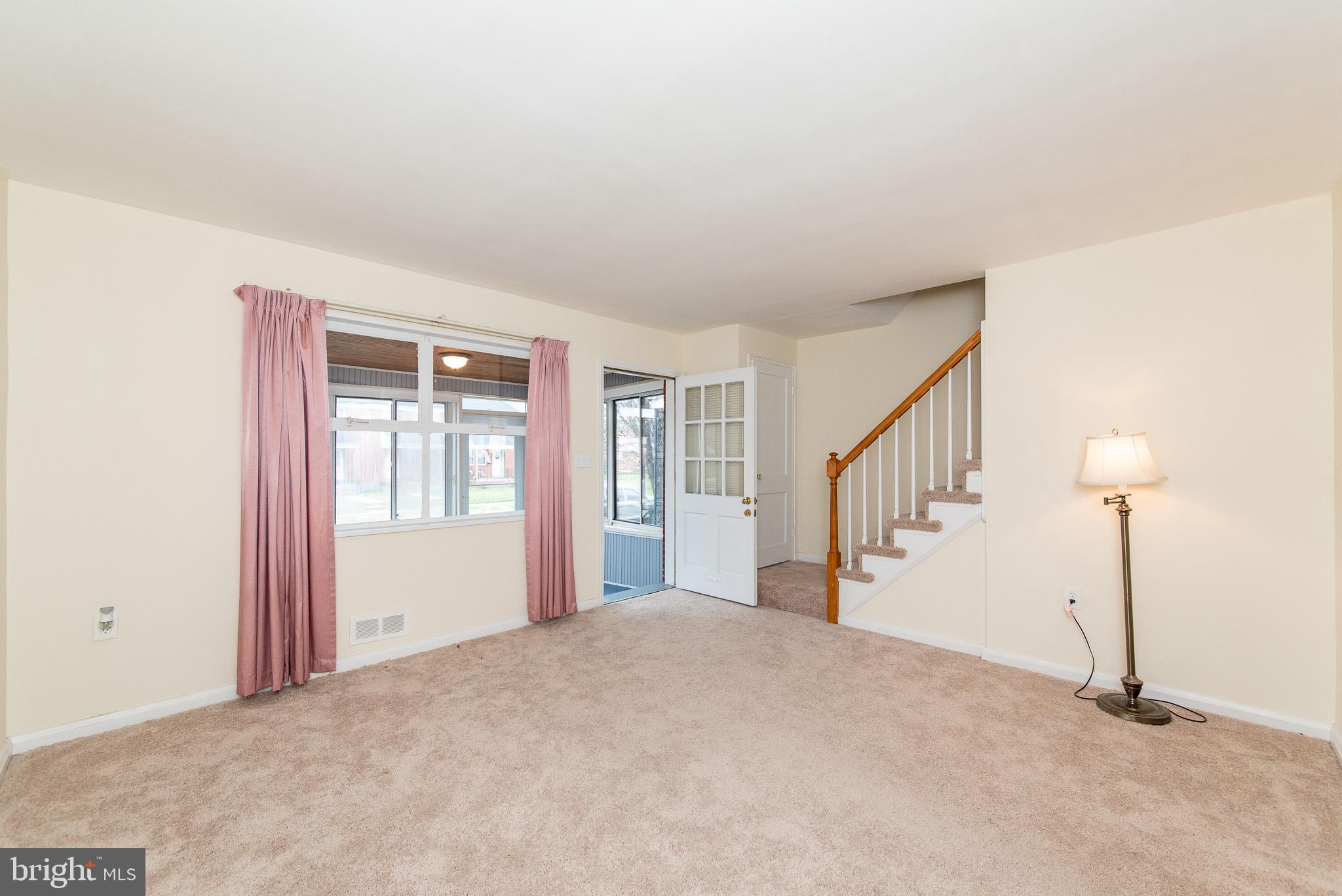 2718 Moorgate Road Baltimore, MD 21222 - Photo 6 of 39 Living Room