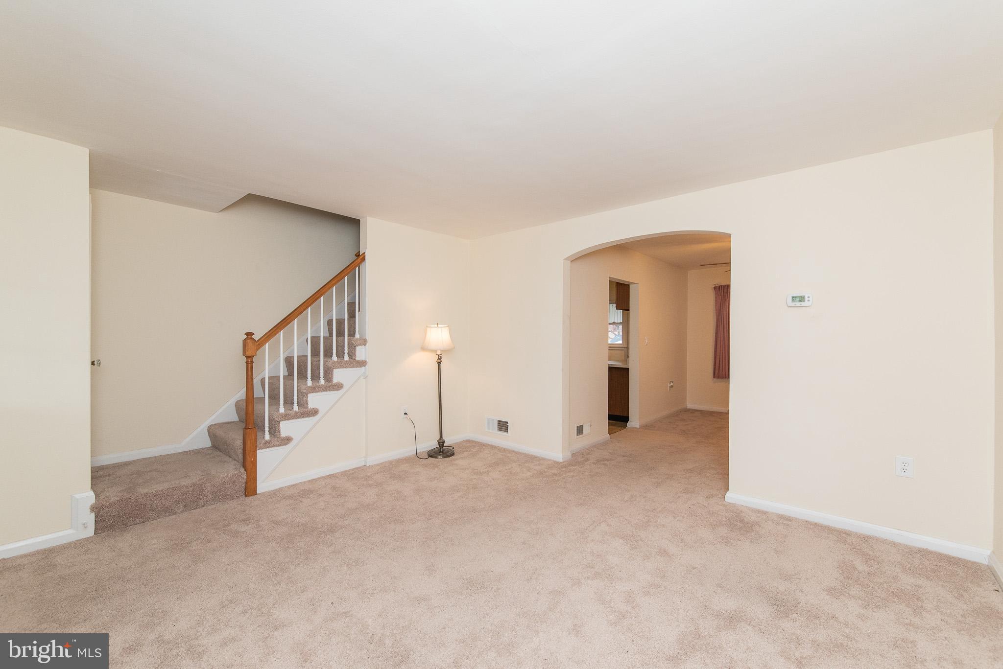 2718 Moorgate Road Baltimore, MD 21222 - Photo 7 of 39 Living Room