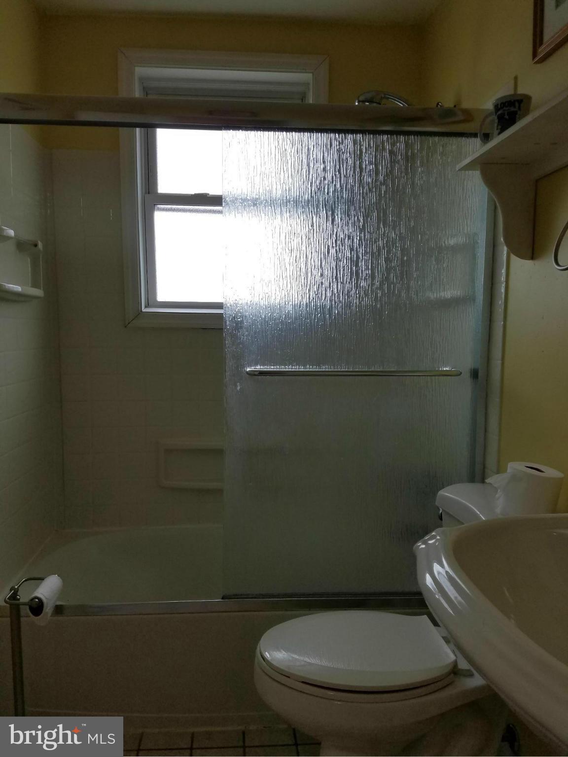 7862 New Battle Grove Road Baltimore, MD 21222 - Photo 21 of 24 Bath