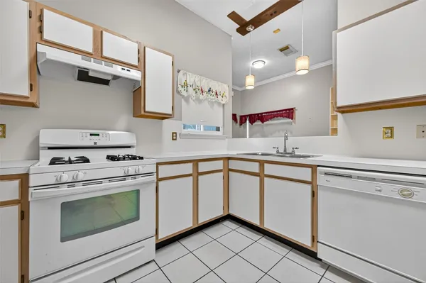 $1,700 | 11525 Teaside Drive, Houston, TX 77066