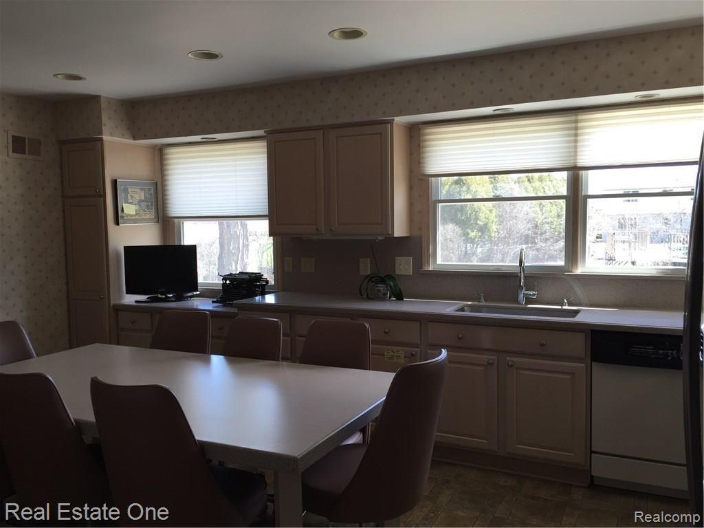 25302 Branchaster Road Farmington Hills, MI 48336 - Photo 30 of 62