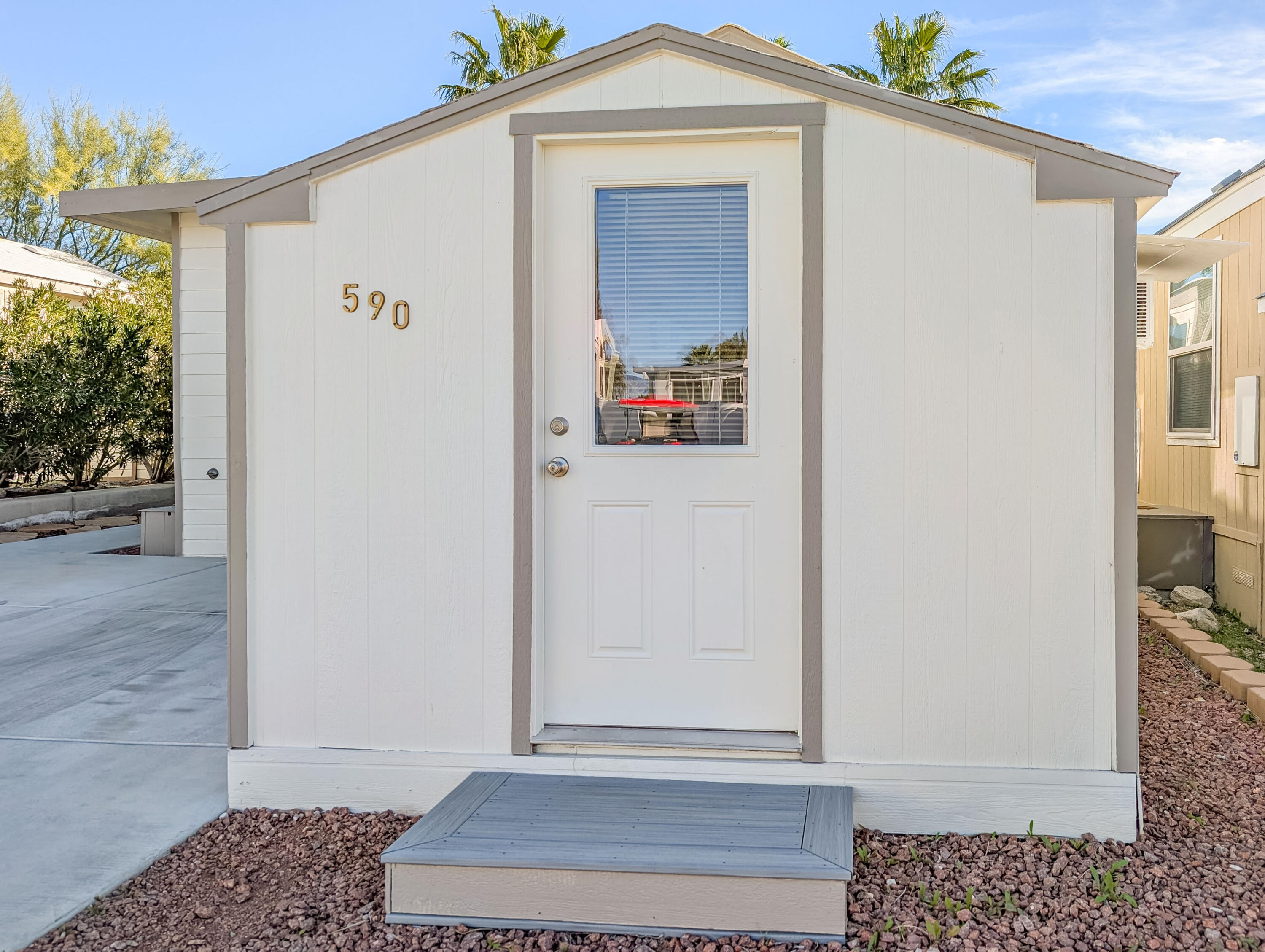 70200 Dillon Road, Unit 590 Desert Hot Springs, CA 92241 - Photo 4 of 42 a view of a hallway with wooden floor and a potted plant