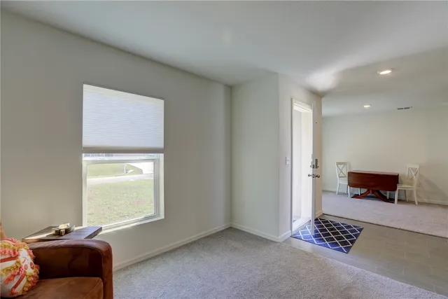 a view of livingroom with furniture