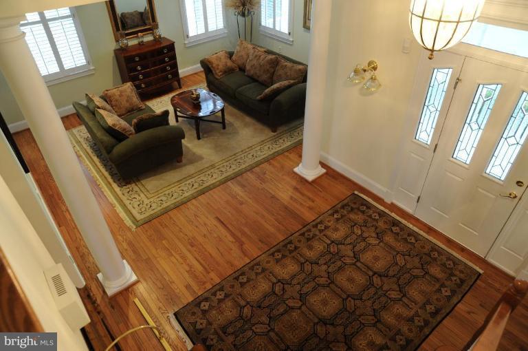 333 Little Quarry Road Gaithersburg, MD 20878 - Photo 3 of 19 Living Room