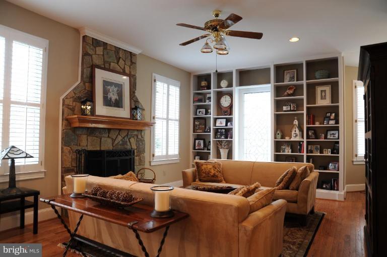 333 Little Quarry Road Gaithersburg, MD 20878 - Photo 7 of 19 Family Room