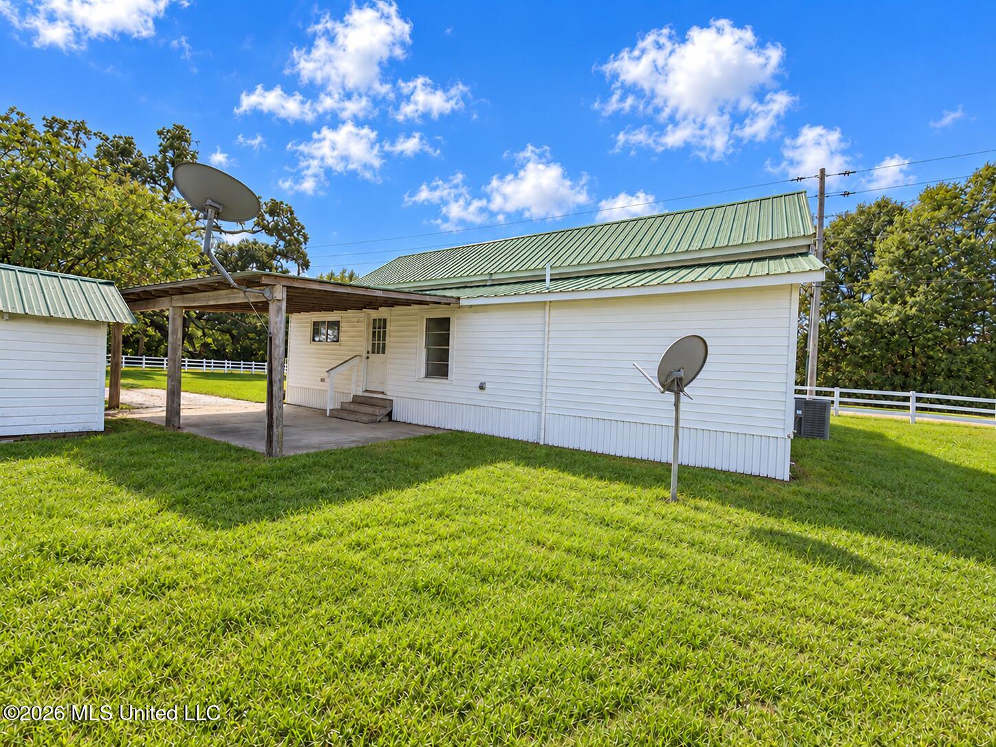 11450 County Farm Road Gulfport, MS 39503 - Photo 17 of 84 exterior farm house