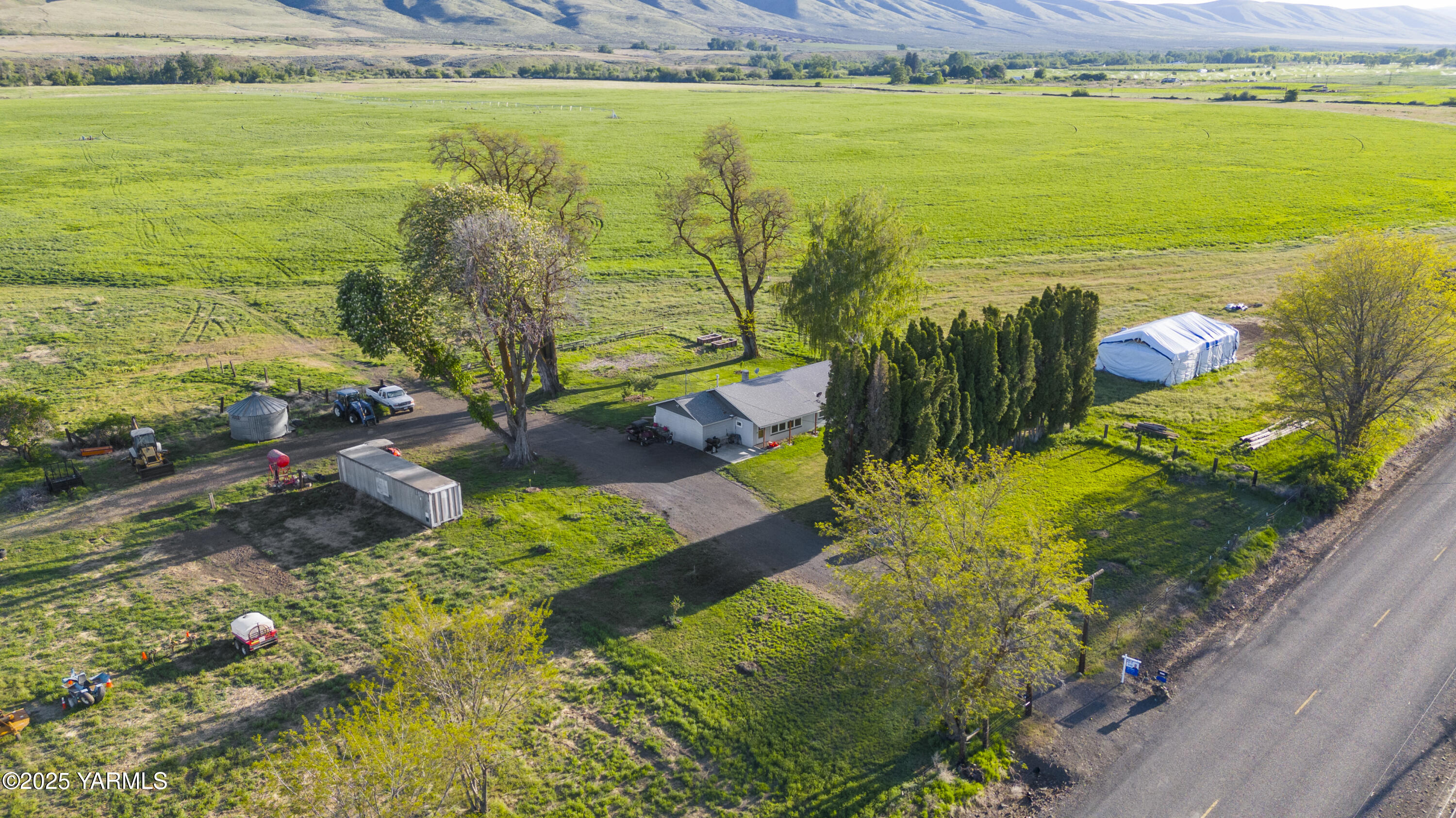 14530 Rutherford Road Yakima, WA 98903 - Photo 29 of 33 a view of an ocean and a mountain