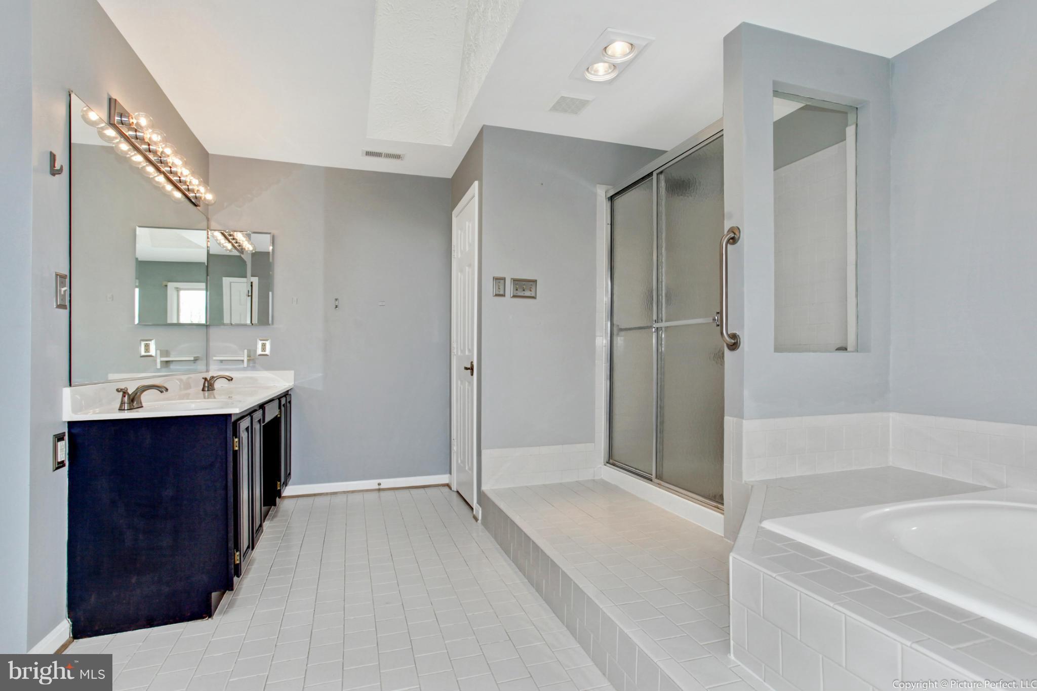 9027 Spring Valley Drive Frederick, MD 21701 - Photo 20 of 30 Bath (Master)