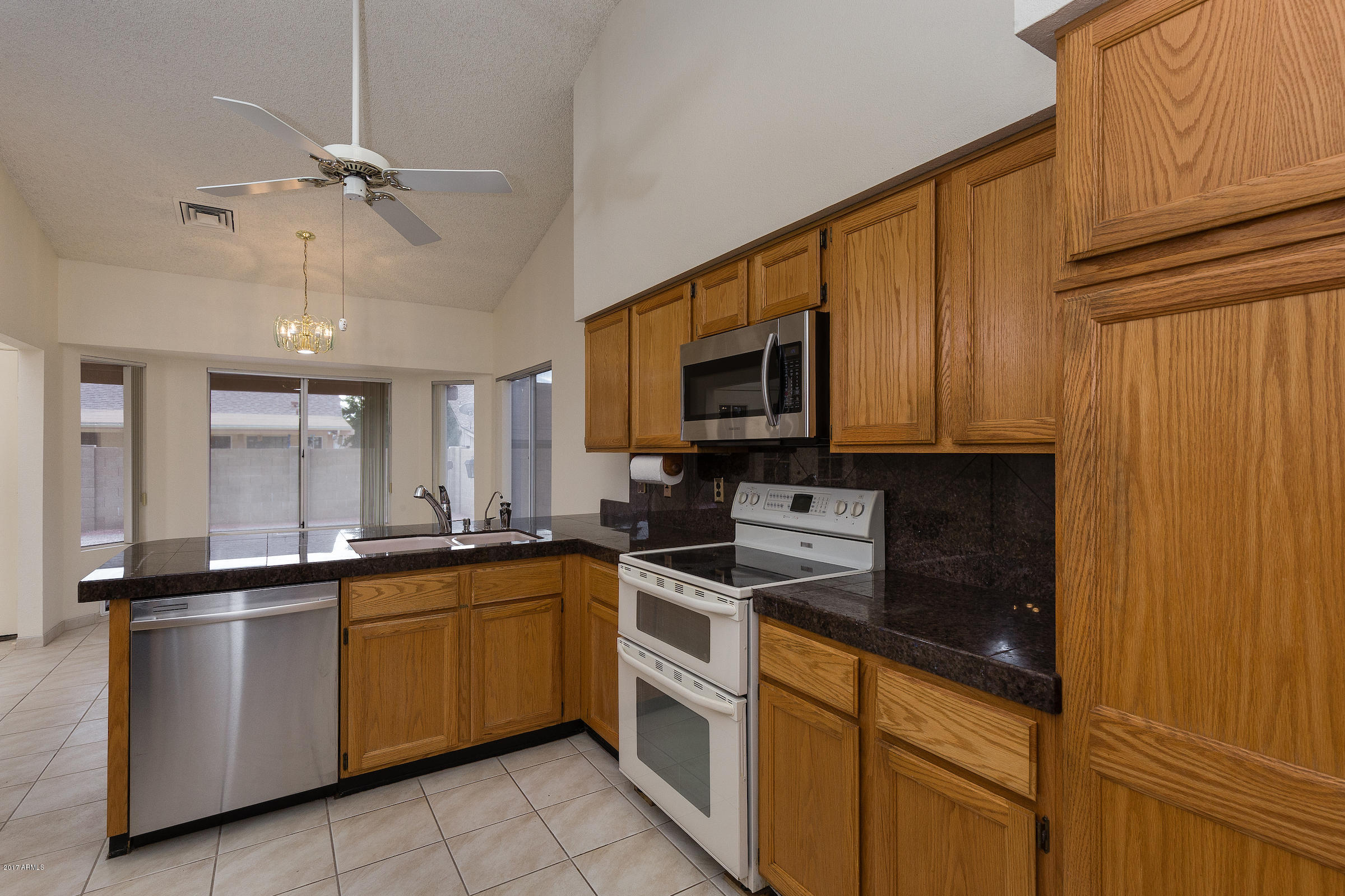 4537 East Towne Lane Gilbert, AZ 85234 - Photo 5 of 15 4537_E_Towne_Ln_07